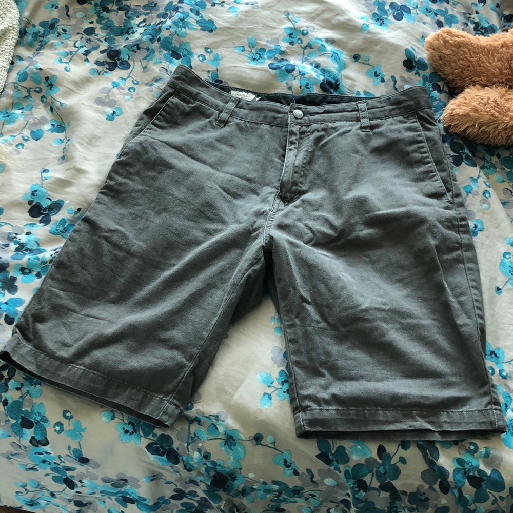 Men’s volcom shorts